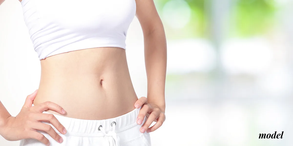 Model tummy
